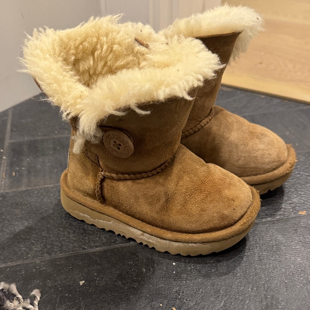 UGG Kids Boots in Tan and Cream